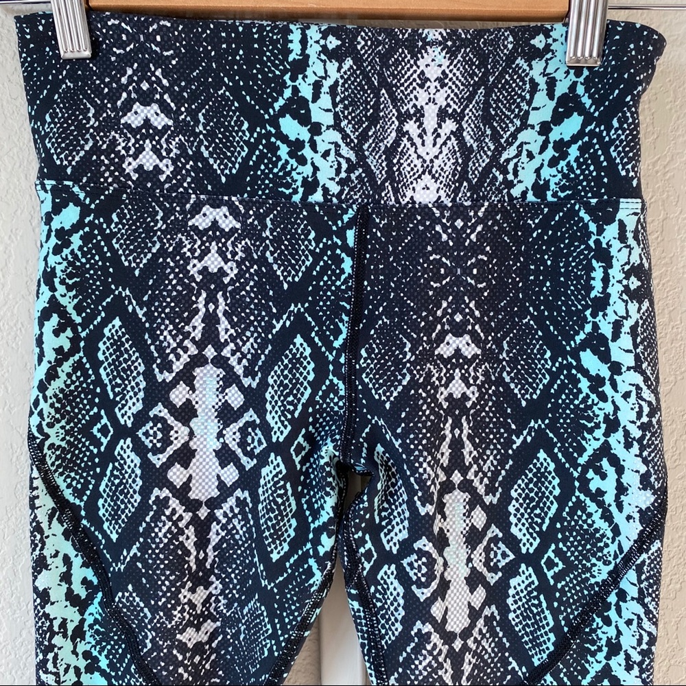 Lorna Jane Snake Python Set - Leggings And Crop B… - image 5